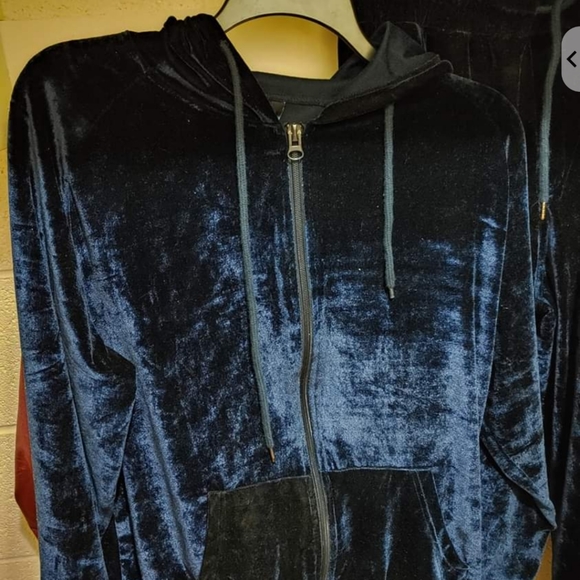 Steve Harvey velvet outfit size medium - Picture 3 of 3